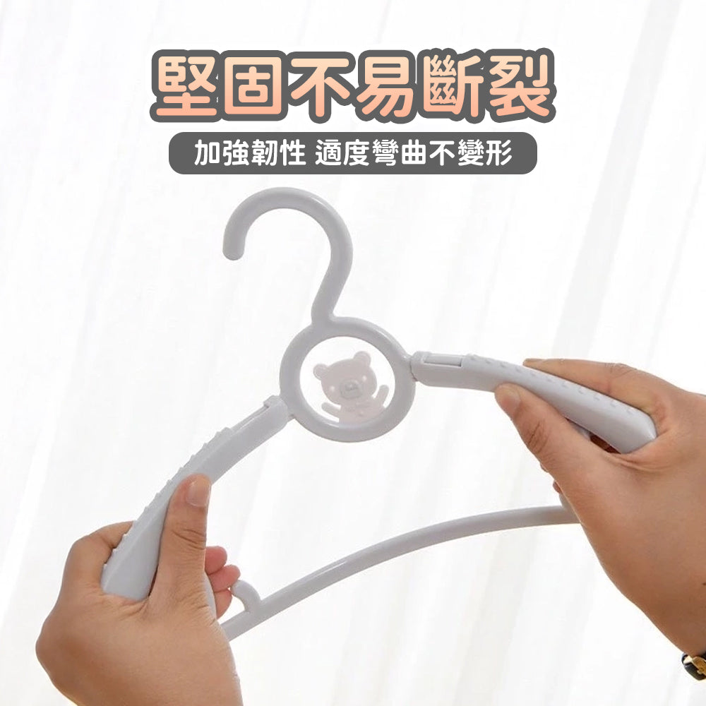 Extendable children's clothes hanger 