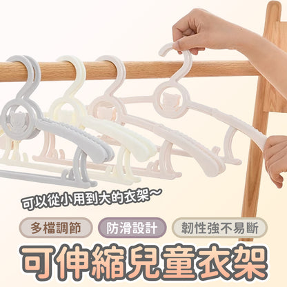 Extendable children's clothes hanger 